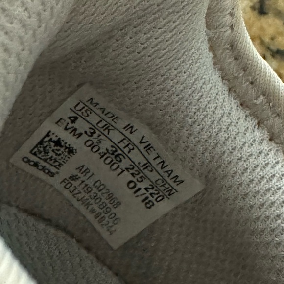 Big Kids Boys Adidas Beige Sneakers - Picture 6 of 6